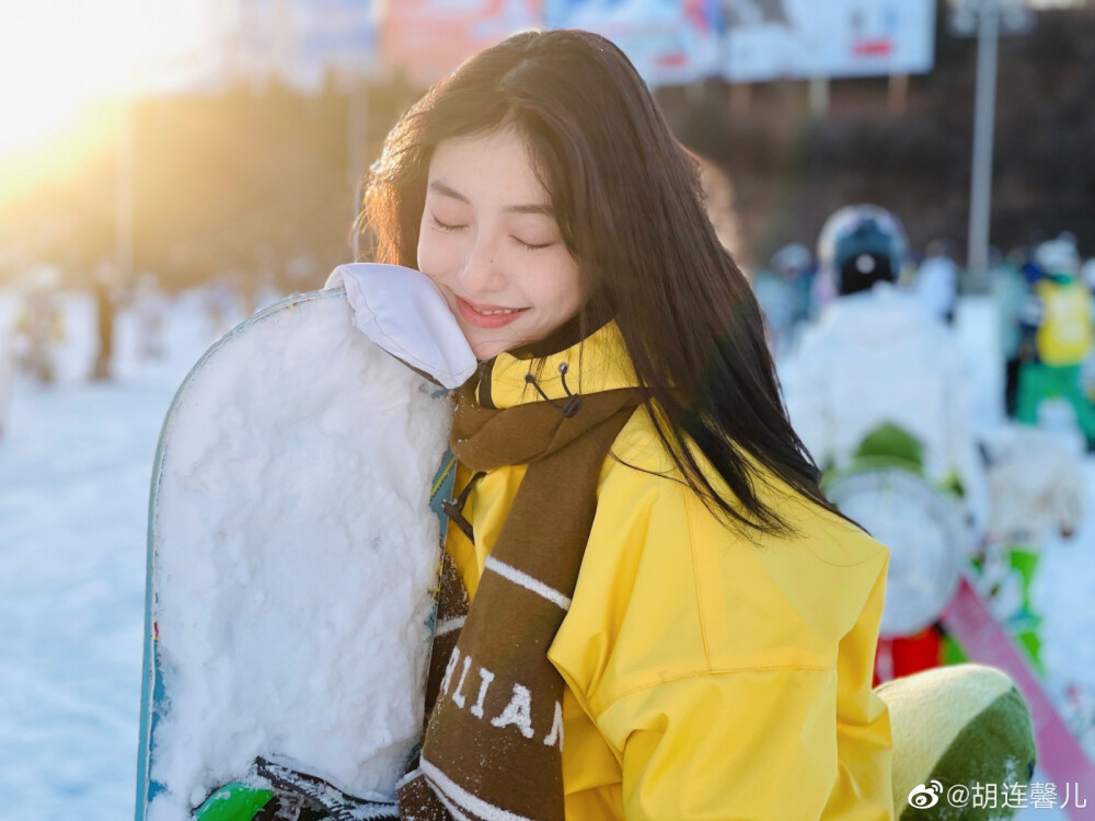 
胡连馨 雪后夕阳