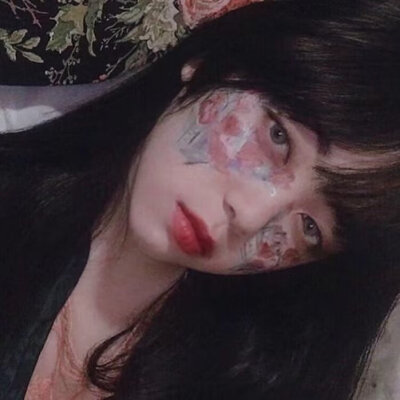 MLMA和她的朋友们设计的妆容
​老火影迷了 花瓣妆容在几年前大受模仿
​Z世代小众鬼马设计师天花板
p图美妆音乐服装配饰样样不落