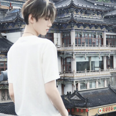 帅气男孩