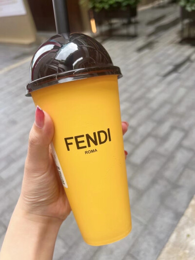 喜茶 FENDI