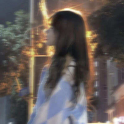 模糊氛围感女头