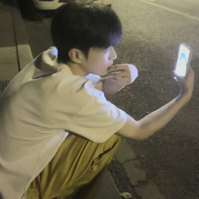 帅气男孩