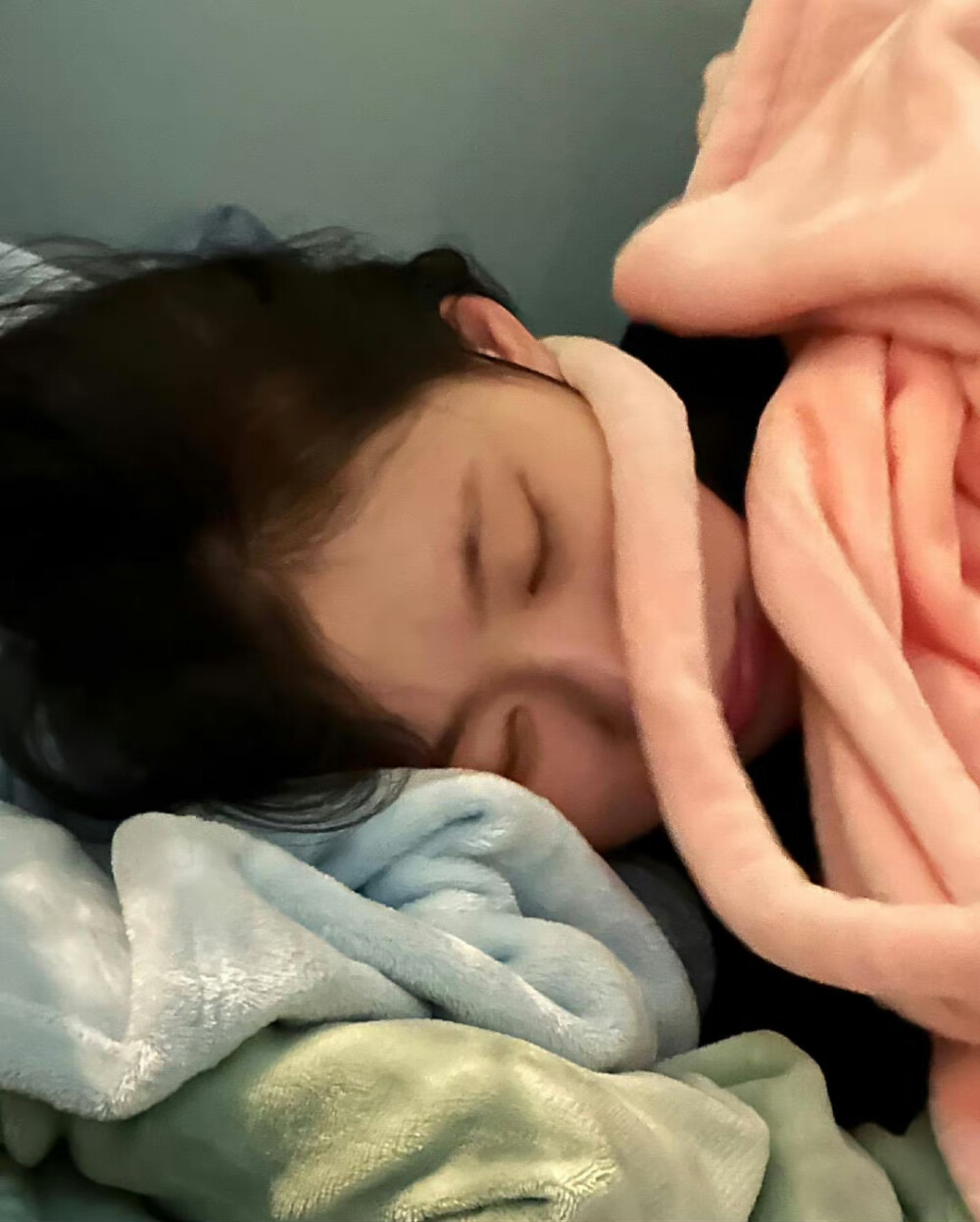李彩领 chaeryong
©Logo侵删.