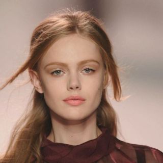 
弗丽达·古斯塔夫松（Frida Gustavsson），1993年6月6日生于瑞典首都斯德哥尔摩。
瑞典知名女模特