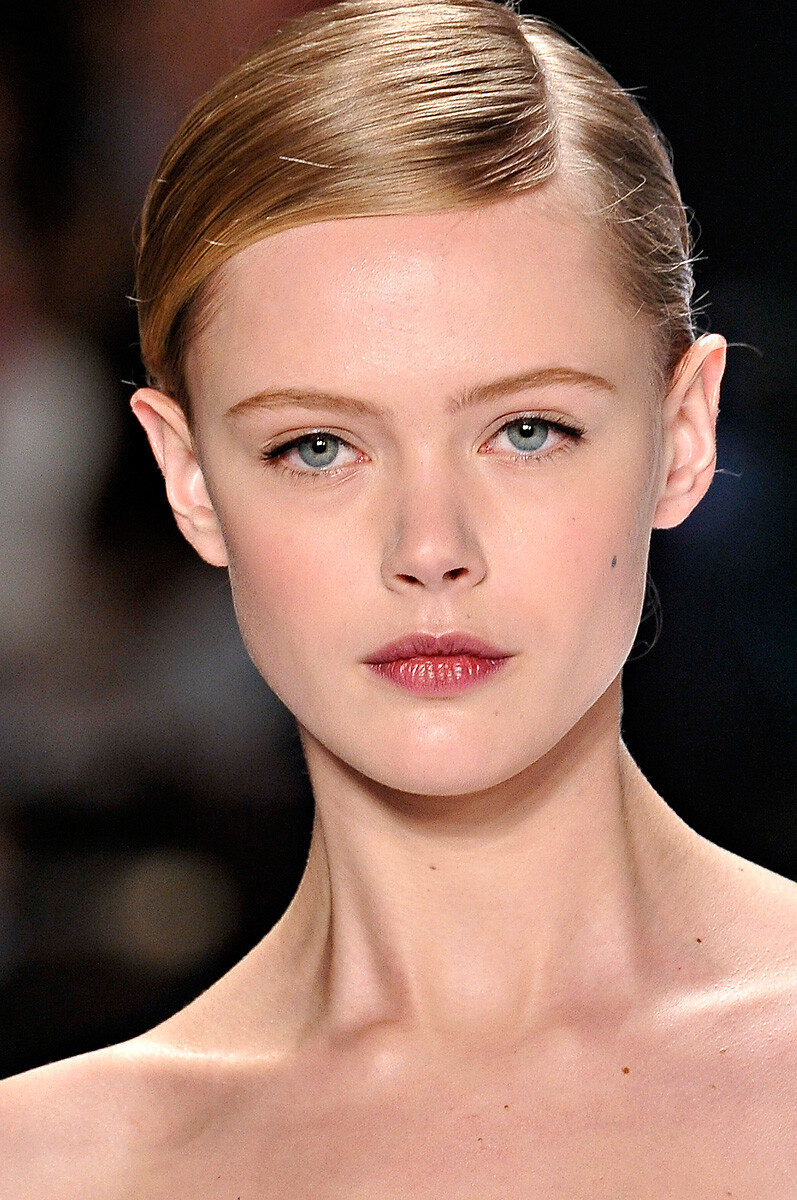 
弗丽达·古斯塔夫松（Frida Gustavsson），1993年6月6日生于瑞典首都斯德哥尔摩。
瑞典知名女模特