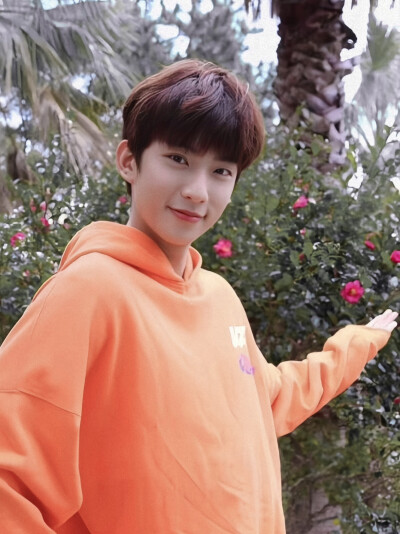 阳光璨尼✨
部分图源自wb（见水印）