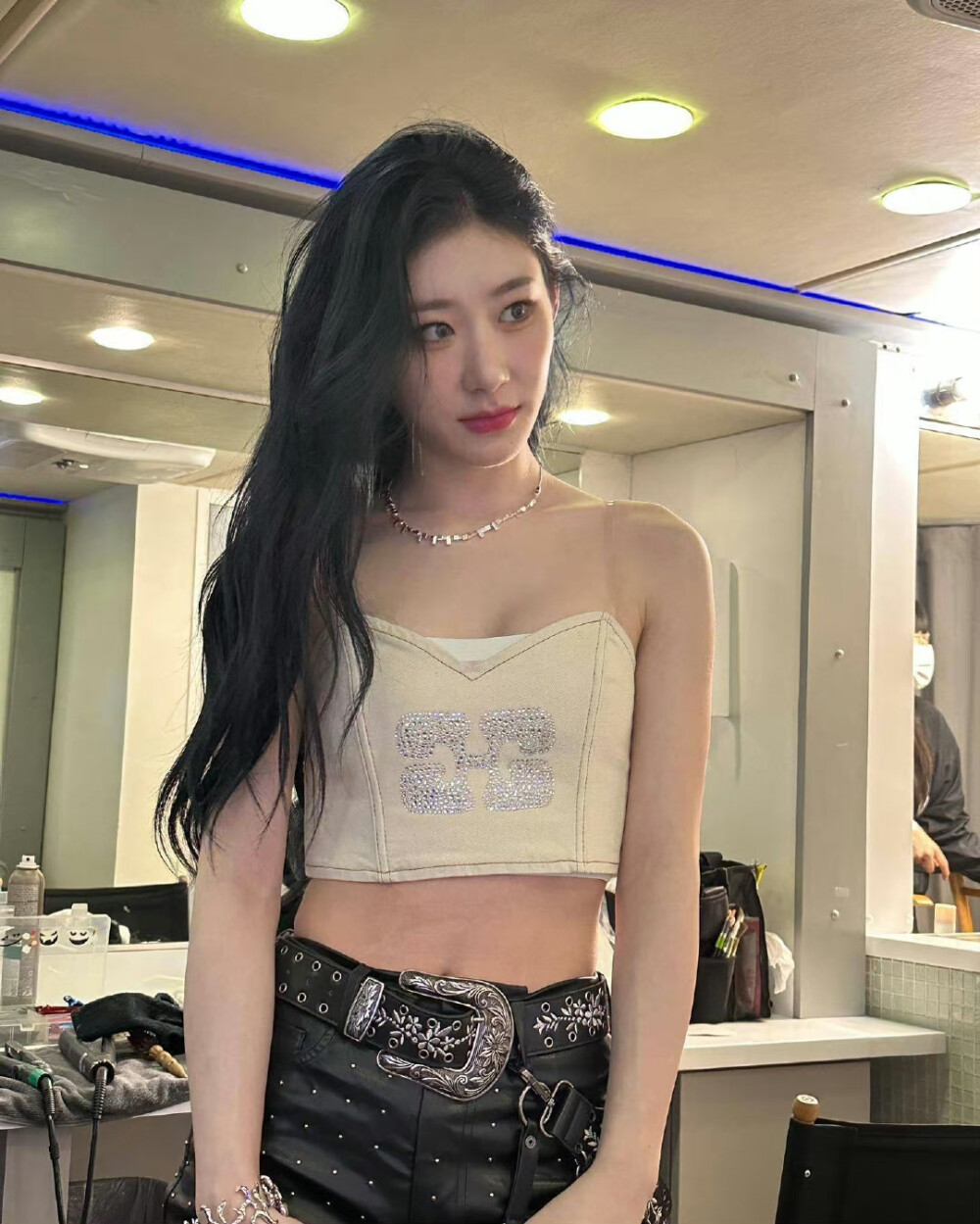 李彩领 chaeryong
©Logo侵删.