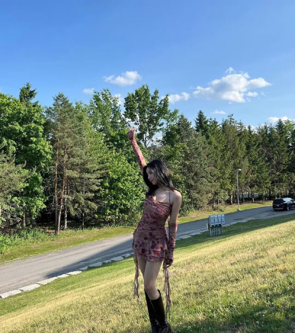 权恩妃 eunbi
©Logo侵删.