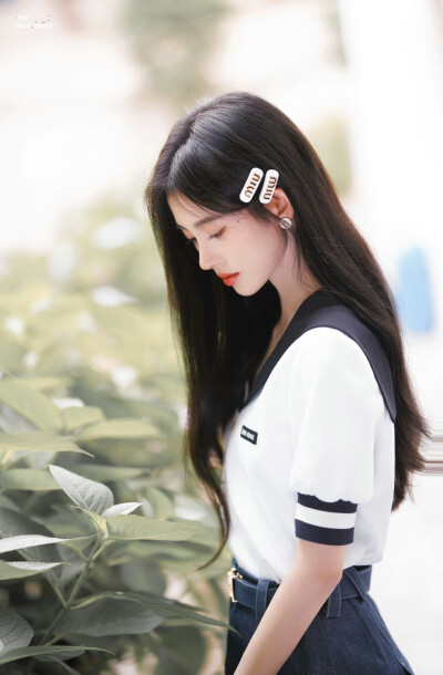 鞠婧祎
图源微博©小糖猪比