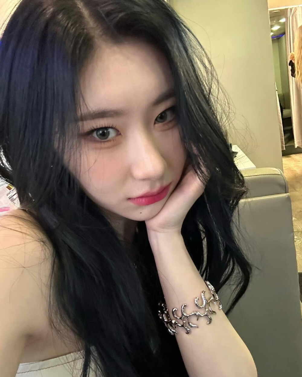李彩领 chaeryong
©Logo侵删.