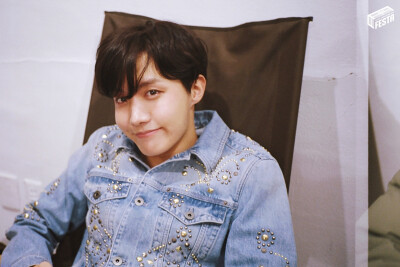 郑号锡
230611 Weverse
[2023BTSFESTA]
BTS EXHIBITION '今, 日' FILM CAMERA Photo (B side ver.)