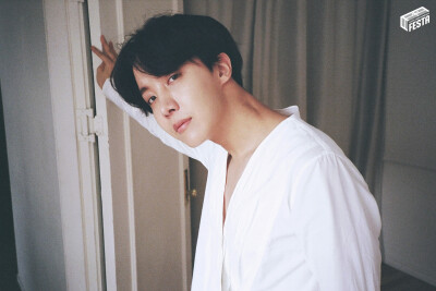 郑号锡
230611 Weverse
[2023BTSFESTA]
BTS EXHIBITION '今, 日' FILM CAMERA Photo (B side ver.)