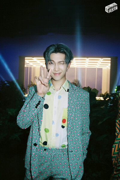 金南俊
230611 Weverse
[2023BTSFESTA]
BTS EXHIBITION '今, 日' FILM CAMERA Photo (B side ver.)