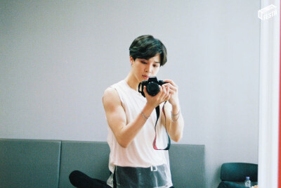 朴智旻
230611 Weverse
[2023BTSFESTA]
BTS EXHIBITION '今, 日' FILM CAMERA Photo (B side ver.)