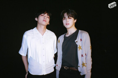防弹少年团
230611 Weverse
[2023BTSFESTA]
BTS EXHIBITION '今, 日' FILM CAMERA Photo (B side ver.)