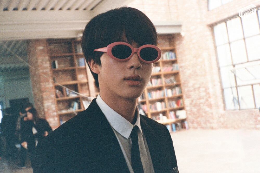 金硕珍
230611 Weverse
[2023BTSFESTA]
BTS EXHIBITION '今, 日' FILM CAMERA Photo (B side ver.)