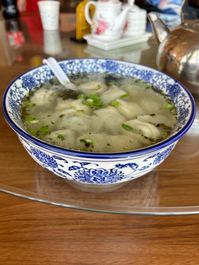 鸡汤馄饨
这里的饮食算清淡，份量又够