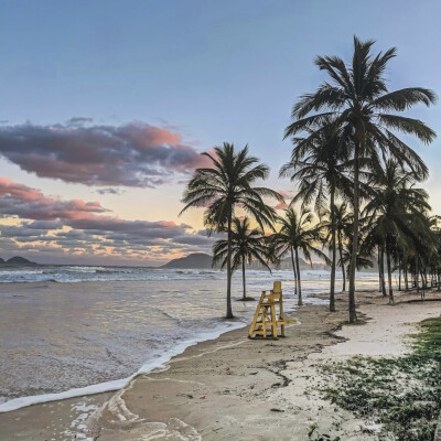 背景｜文案
你说，我们就山居于此吧，胭脂用尽时，桃花就开了。