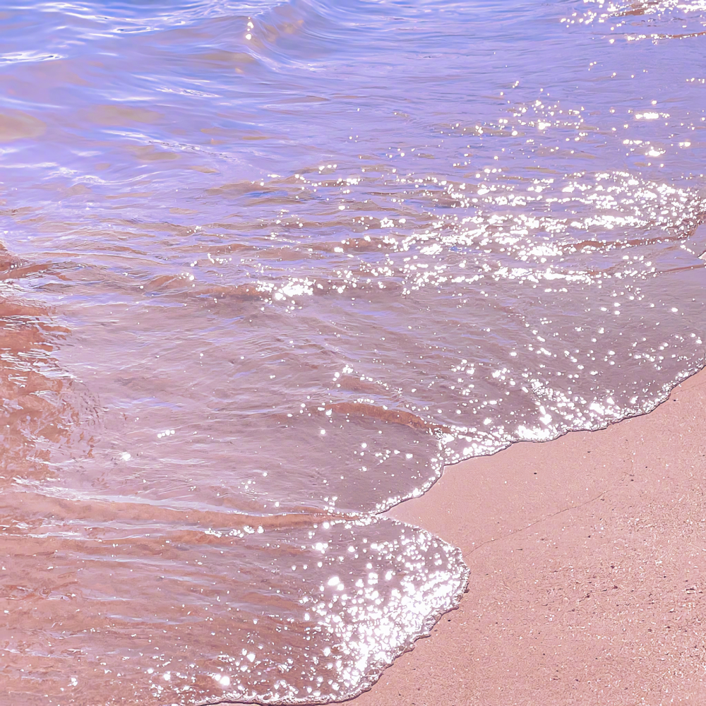 背景｜文案
你说，我们就山居于此吧，胭脂用尽时，桃花就开了。