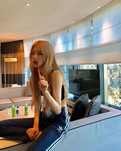 rosé 朴彩英