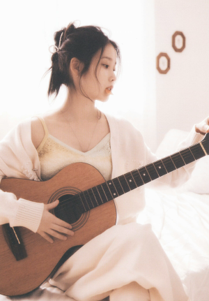 IU   ｜  李知恩

©Pink_MyEun