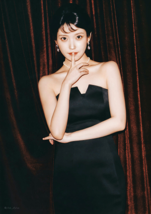 IU   ｜  李知恩

©Pink_MyEun