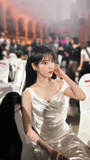 IU   ｜  李知恩

©Pink_MyEun