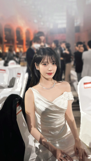 IU   ｜  李知恩

©Pink_MyEun
