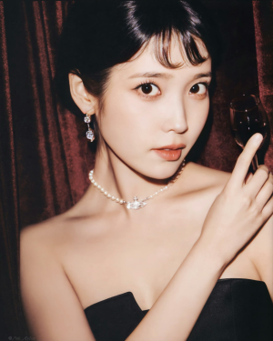 IU   ｜  李知恩

©Pink_MyEun