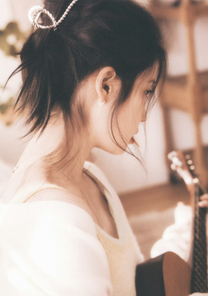 IU   ｜  李知恩

©Pink_MyEun