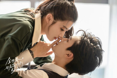 全世界都在等你们分手
纪述＊朱正延
宋言柒＊卢昱晓