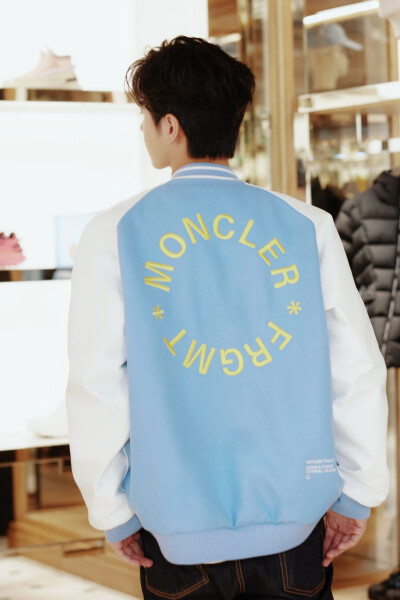 王一博
Moncler