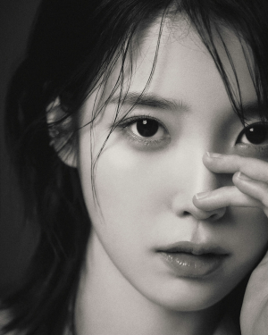 IU   ｜  李知恩

©Pink_MyEun