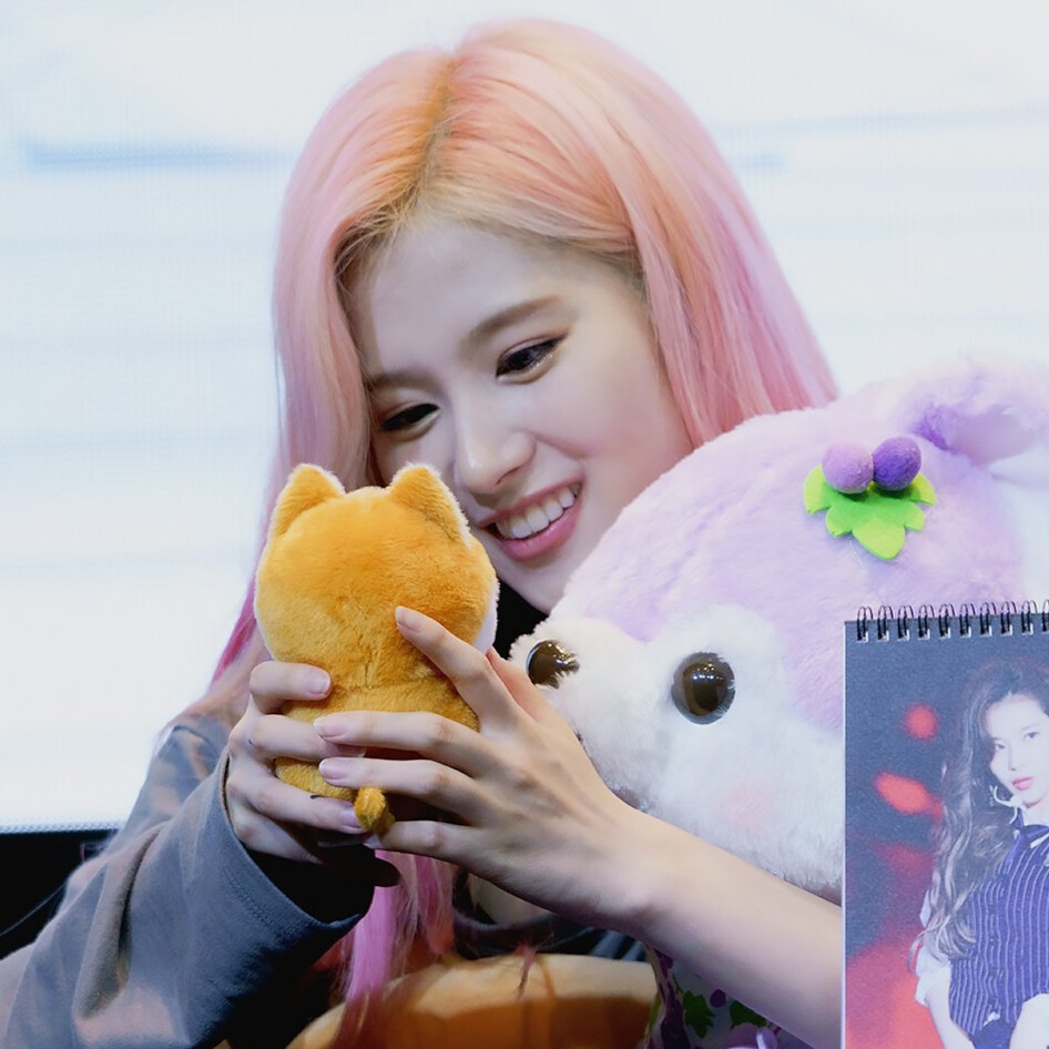 sana_redcarpet