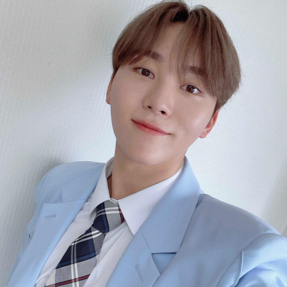 夫胜宽（SEUNGKWAN）
✌︎ CR. GOING SEVENTEEN ✌︎
❣️ⓈⒺⓋⒺⓃⓉⒺⒺⓃ❣️