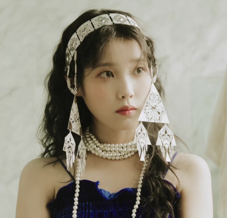 IU