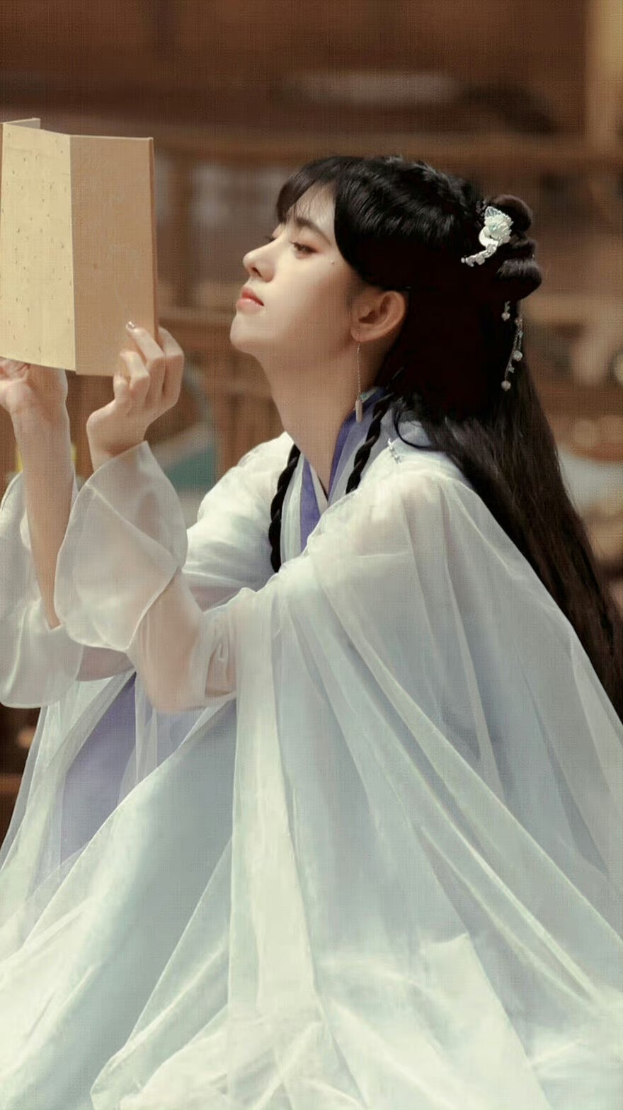 花戎▪鞠婧祎
cr.Hello991_