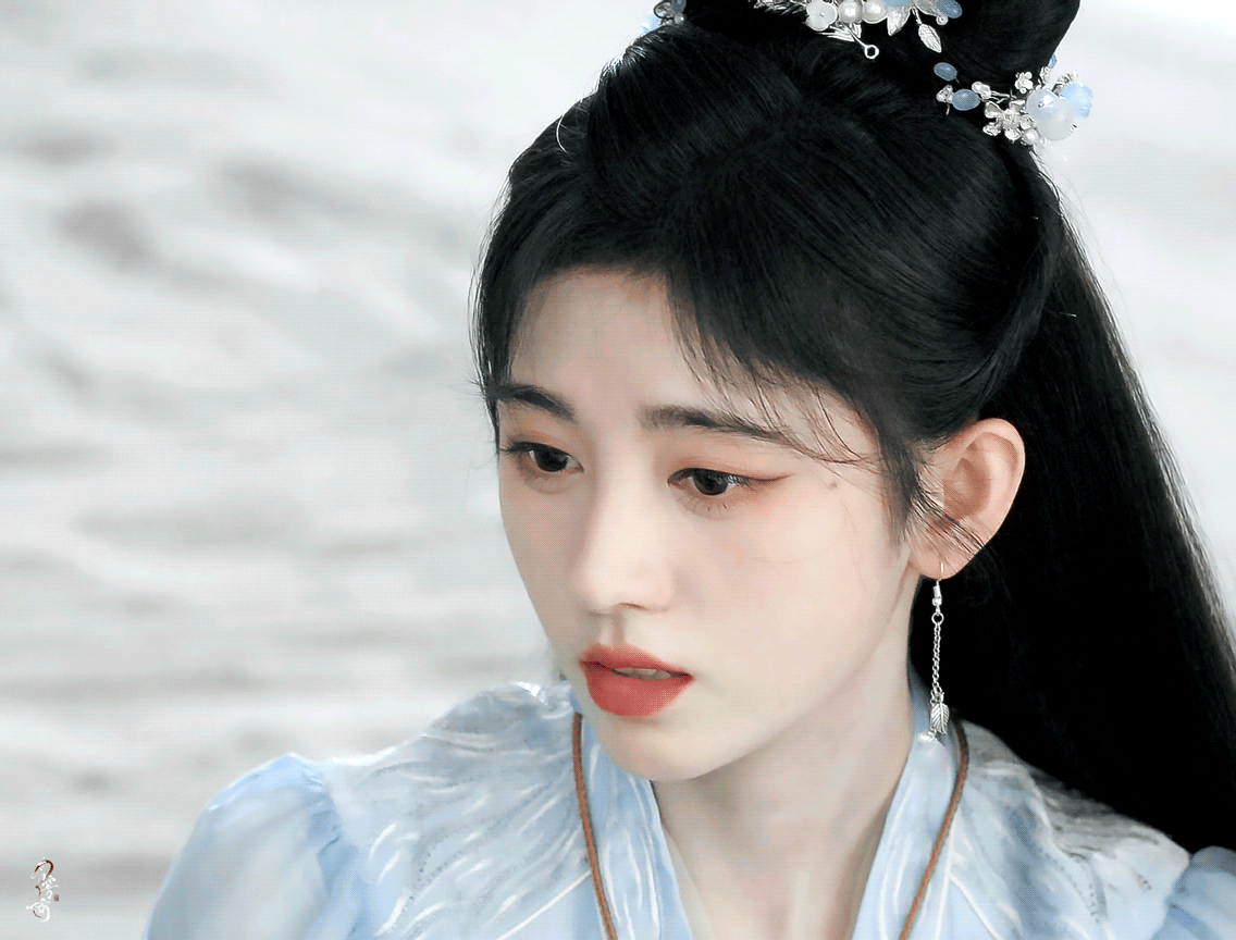 鞠婧祎 | 司马忘月
cr:青雾橘