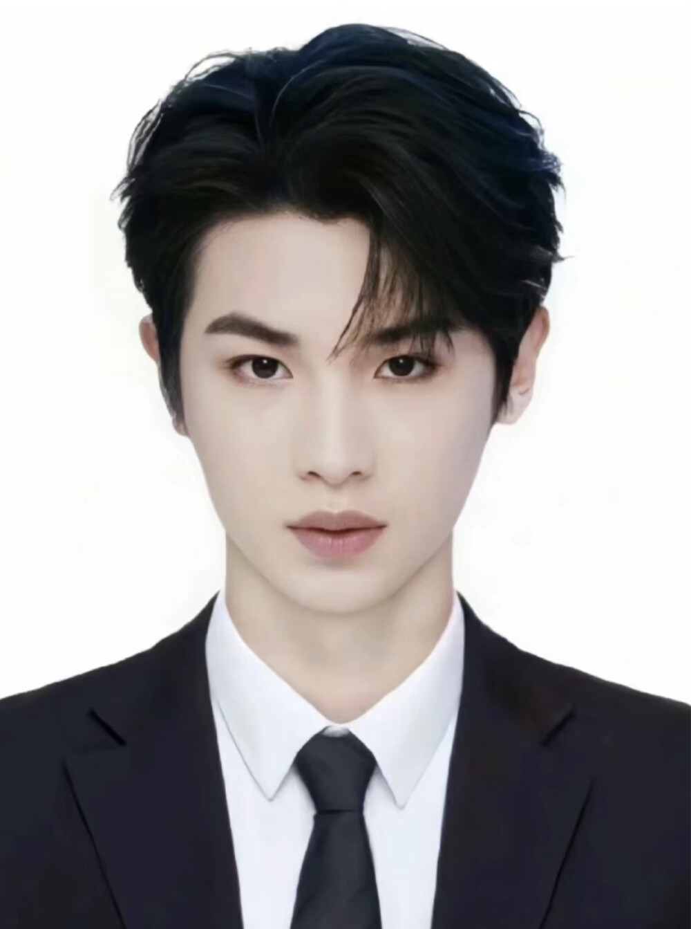 黄明昊 公式照