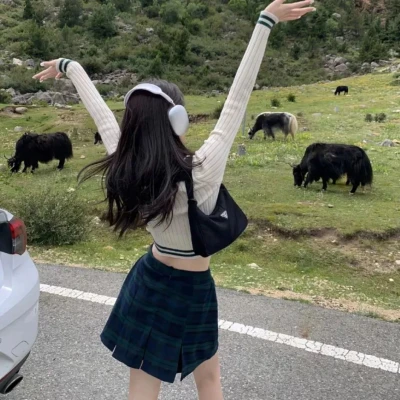 戴帽背影女头