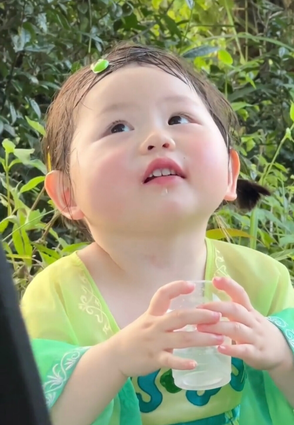 雨天：小清新女头像