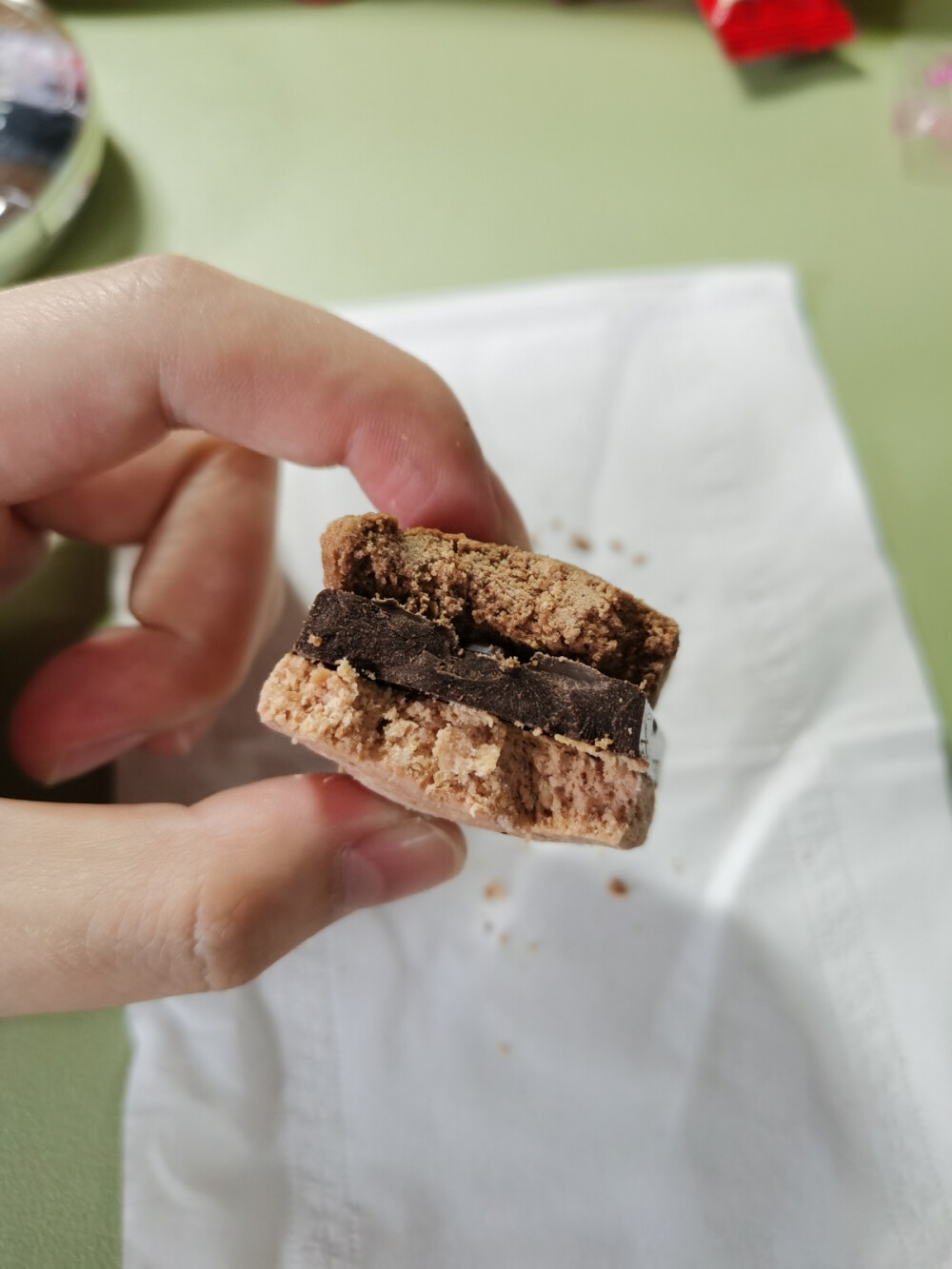 饼干夹巧克力
食堂的虾仁馄饨超大颗
刀削拌面好好吃
商场重庆小面
小区楼下卷馍
榴莲雪糕好好吃