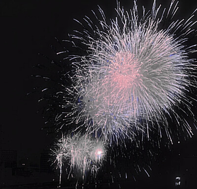 · 以声之色,塑花之形,将你之名,刻于我心。
：阭池