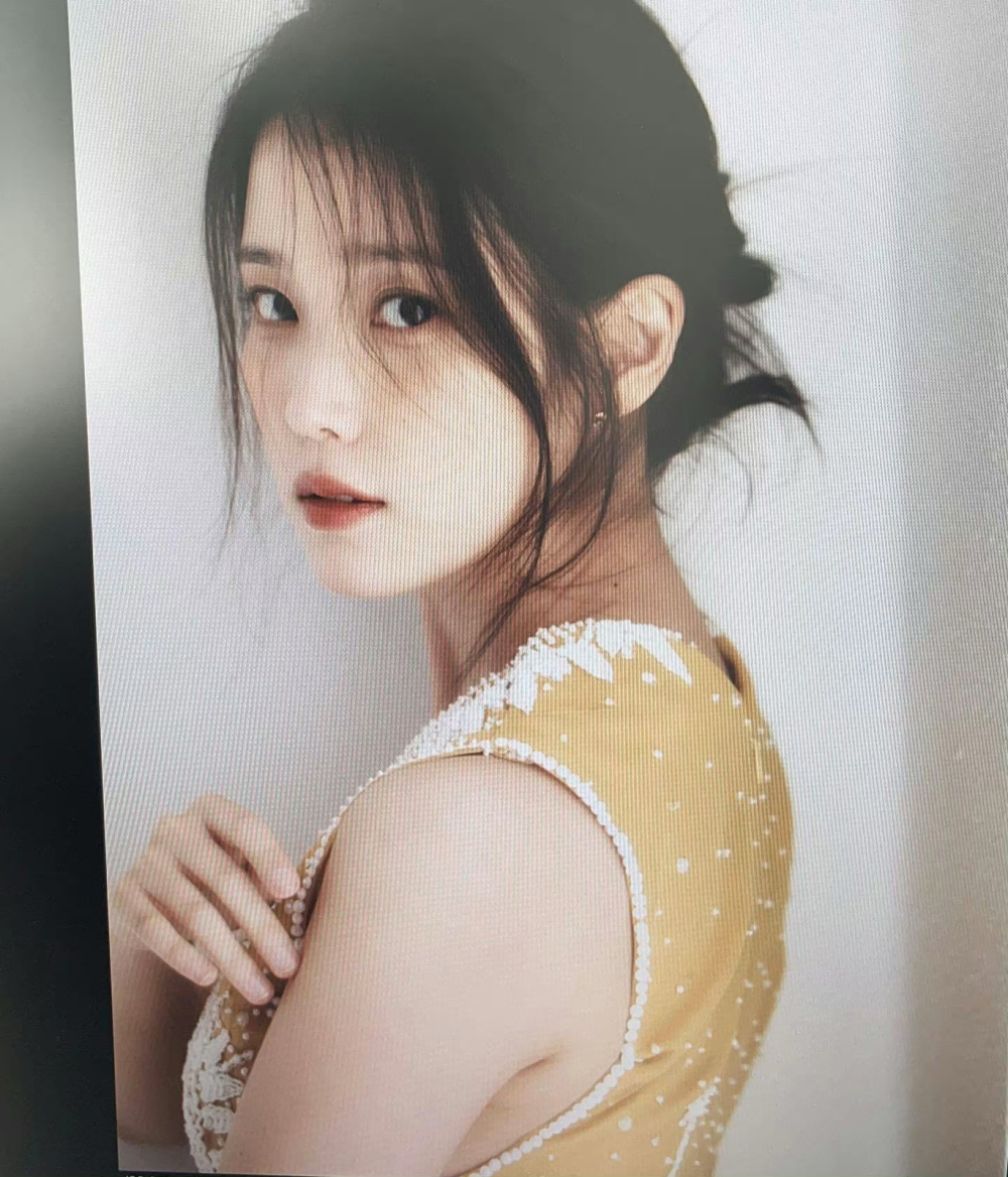 IU ｜ 李知恩
ins更新