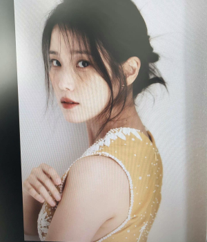 IU   ｜  李知恩

ins更新