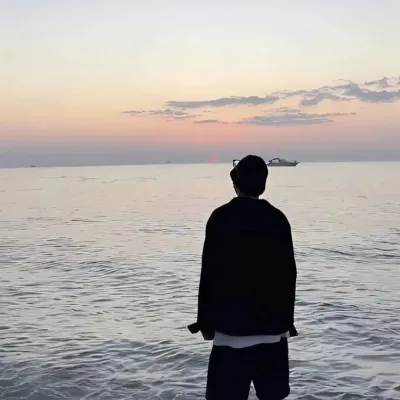 看海背影男
