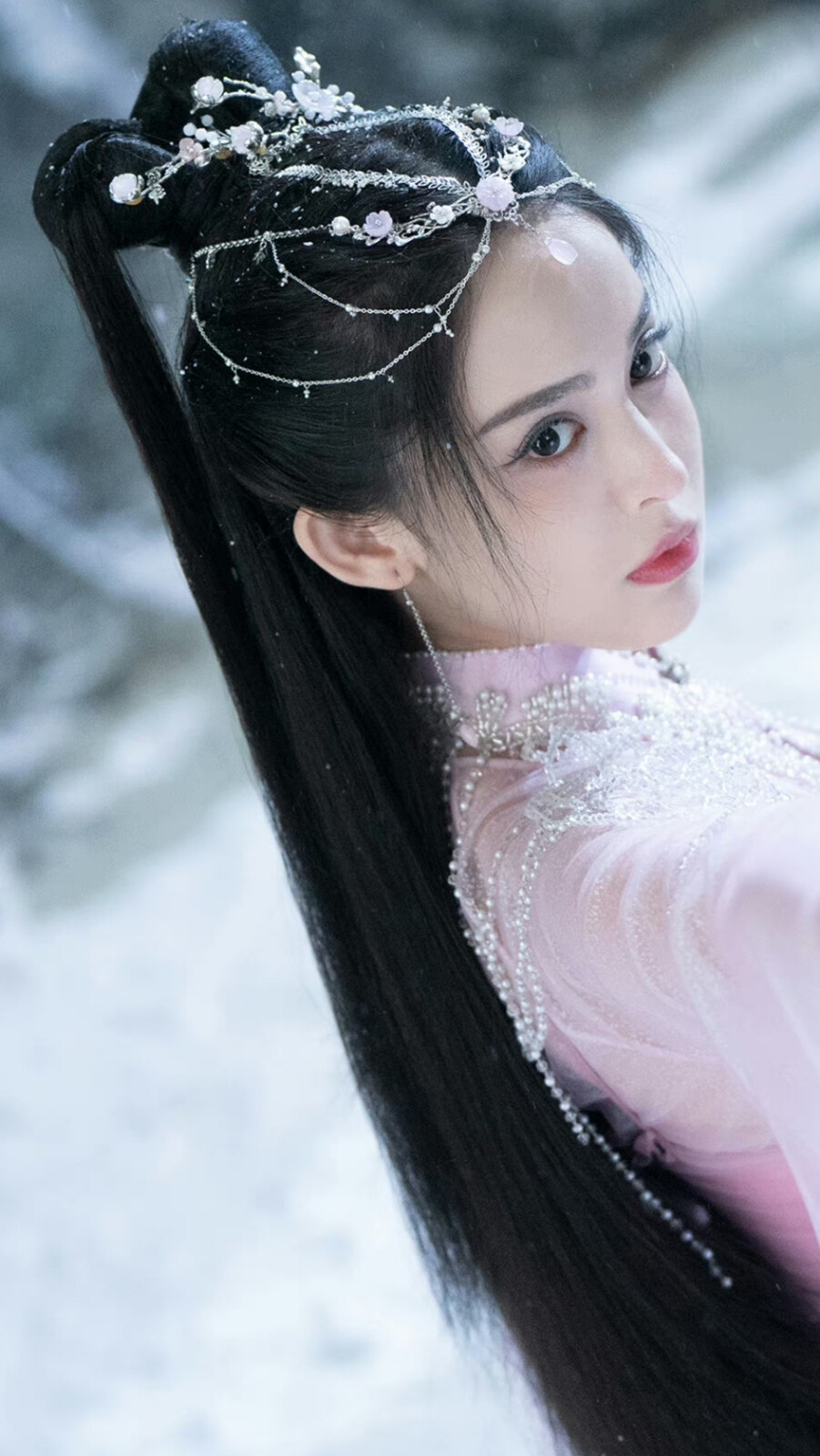 雪鹰领主余靖秋古力娜扎