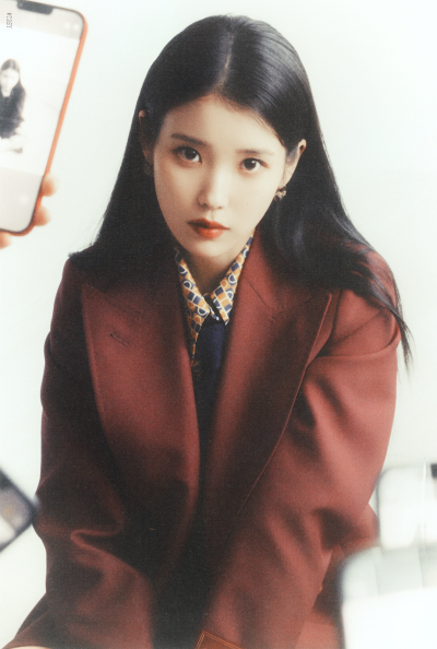 IU | W korea
cr:桃山蕼月