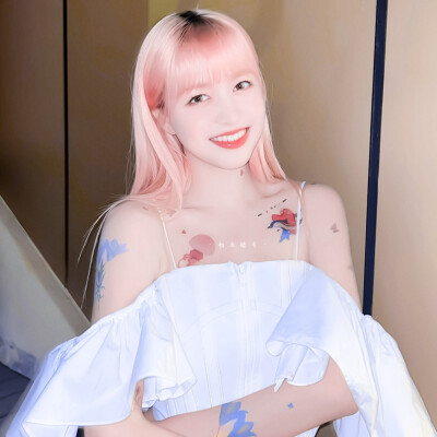  Lily (˃ ⌑ ˂ഃ )