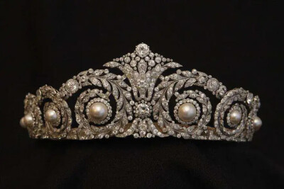 西班牙王室卡地亚珍珠王冠